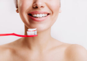 ประโยชน์ของการแปรงฟันที่มีดีมากกว่ารักษากลิ่นปาก